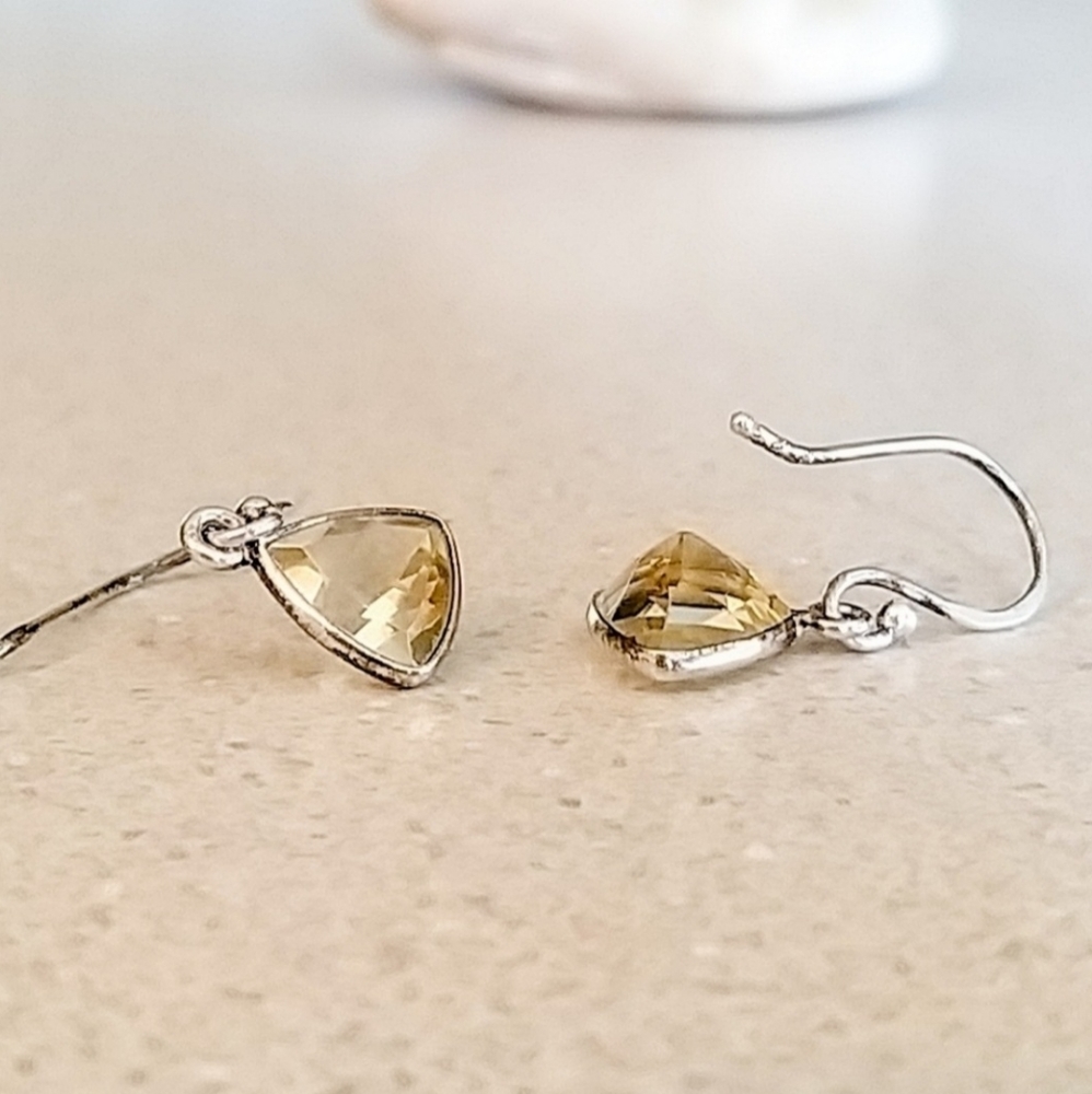 SALE 🔥 .925 silver Earrings with beautiful yellow crystal